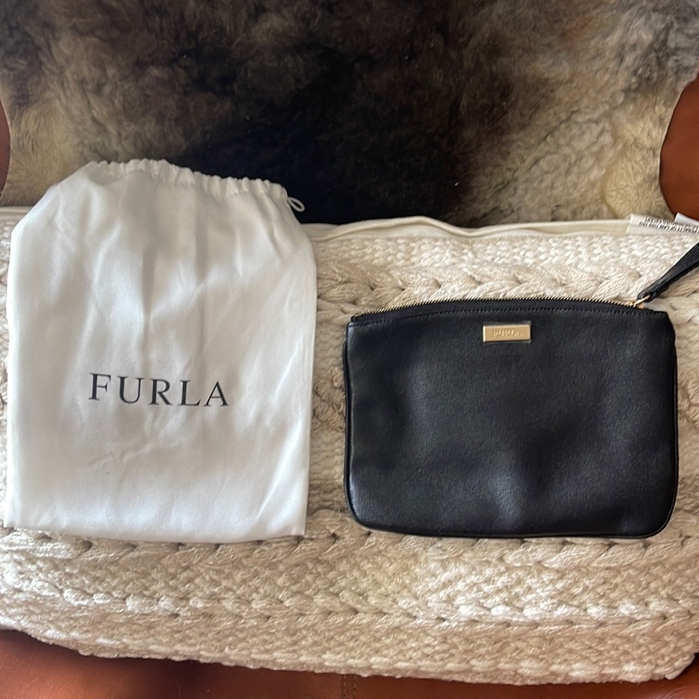 Furla Italian wristlet - black